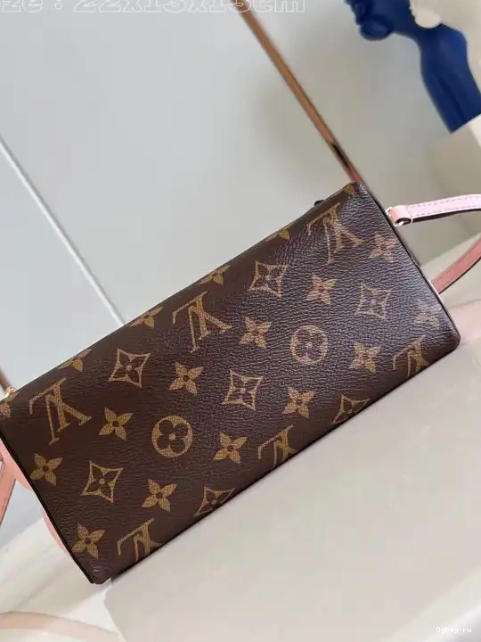 Pouch-22.5*13*13CM LOUIS VUITTON Bloom 0610